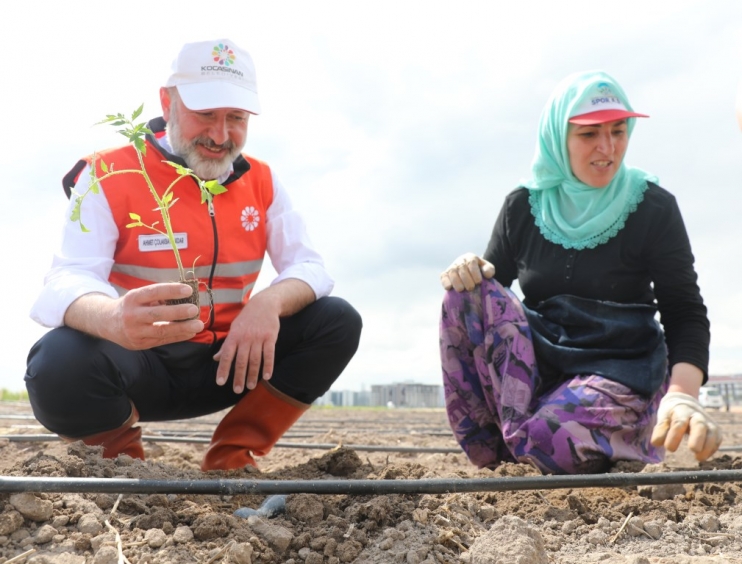 BAŞKAN ÇOLAKBAYRAKDAR, “KOCASİNAN, ŞEHRİN MERKEZİNDE TARIMSAL ÜRETİMLE TÜRKİYE’YE MODEL OLDUK”