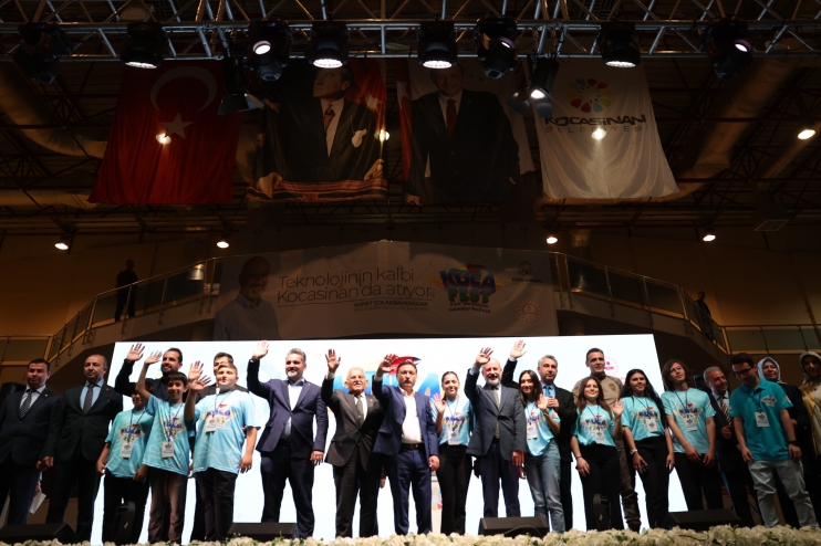 BAŞKAN ÇOLAKBAYRAKDAR, “KOCAFEST İLE TEKNOLOJİK DONANIMLI AKILLI ŞEHİRLER VE YENİ TÜRKİYE İNŞA EDECEĞİZ”