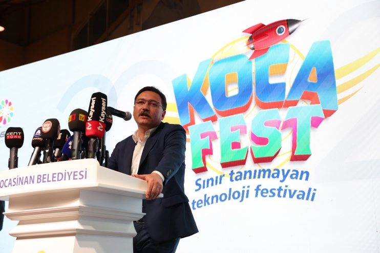 BAŞKAN ÇOLAKBAYRAKDAR, “KOCAFEST İLE TEKNOLOJİK DONANIMLI AKILLI ŞEHİRLER VE YENİ TÜRKİYE İNŞA EDECEĞİZ”