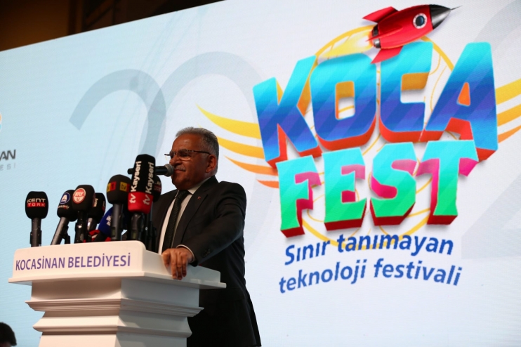 BAŞKAN ÇOLAKBAYRAKDAR, “KOCAFEST İLE TEKNOLOJİK DONANIMLI AKILLI ŞEHİRLER VE YENİ TÜRKİYE İNŞA EDECEĞİZ”