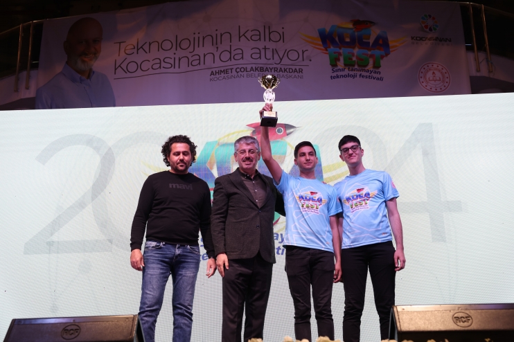 BAŞKAN ÇOLAKBAYRAKDAR, “KOCAFEST İLE DİKTİĞİMİZ DİJİTAL FİDANLAR, ÜLKEMİZE BÜYÜK KATKI SAĞLAYACAK”