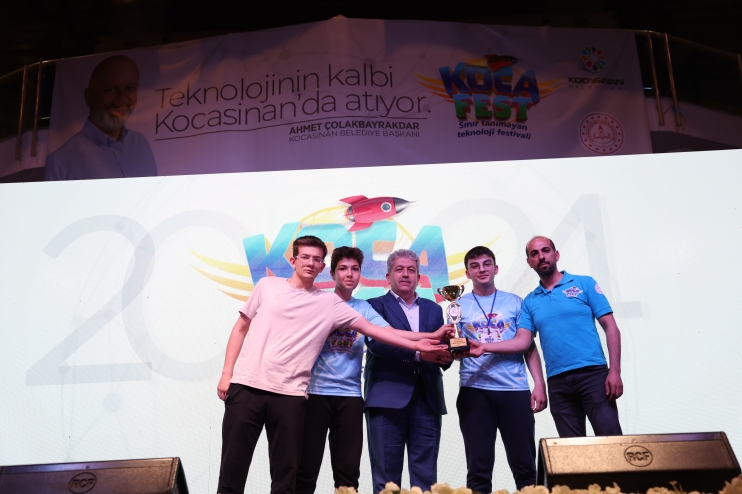 BAŞKAN ÇOLAKBAYRAKDAR, “KOCAFEST İLE DİKTİĞİMİZ DİJİTAL FİDANLAR, ÜLKEMİZE BÜYÜK KATKI SAĞLAYACAK”