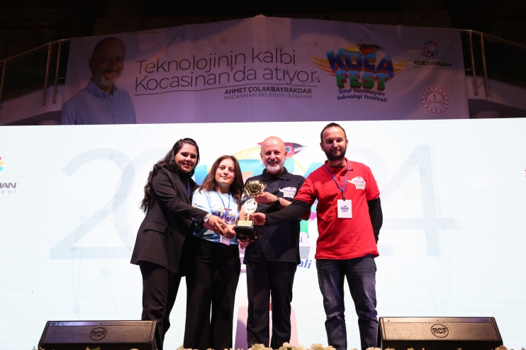 BAŞKAN ÇOLAKBAYRAKDAR, “KOCAFEST İLE DİKTİĞİMİZ DİJİTAL FİDANLAR, ÜLKEMİZE BÜYÜK KATKI SAĞLAYACAK”