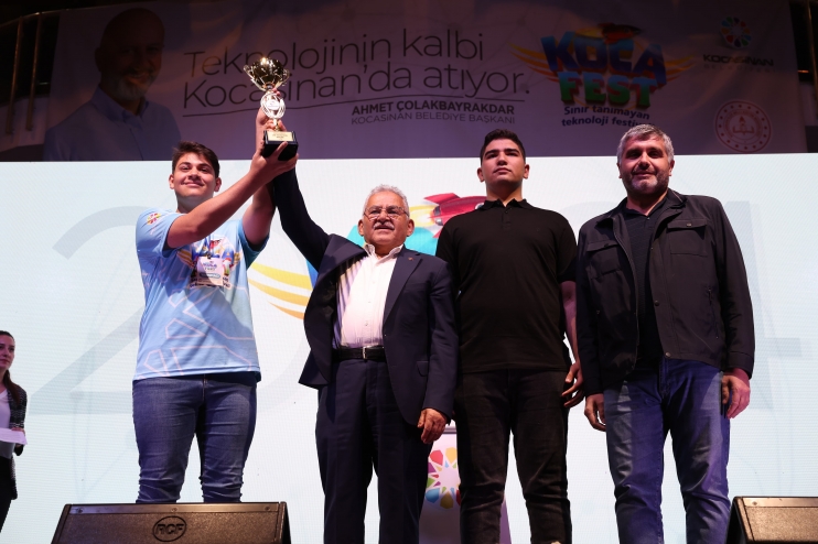 BAŞKAN ÇOLAKBAYRAKDAR, “KOCAFEST İLE DİKTİĞİMİZ DİJİTAL FİDANLAR, ÜLKEMİZE BÜYÜK KATKI SAĞLAYACAK”