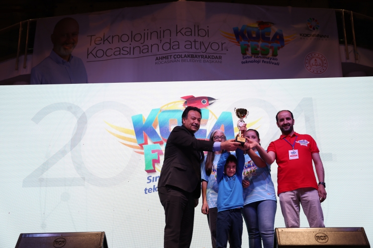 BAŞKAN ÇOLAKBAYRAKDAR, “KOCAFEST İLE DİKTİĞİMİZ DİJİTAL FİDANLAR, ÜLKEMİZE BÜYÜK KATKI SAĞLAYACAK”