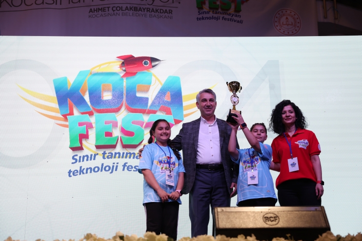 BAŞKAN ÇOLAKBAYRAKDAR, “KOCAFEST İLE DİKTİĞİMİZ DİJİTAL FİDANLAR, ÜLKEMİZE BÜYÜK KATKI SAĞLAYACAK”