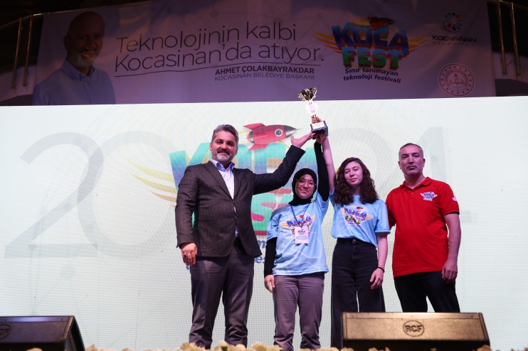 BAŞKAN ÇOLAKBAYRAKDAR, “KOCAFEST İLE DİKTİĞİMİZ DİJİTAL FİDANLAR, ÜLKEMİZE BÜYÜK KATKI SAĞLAYACAK”