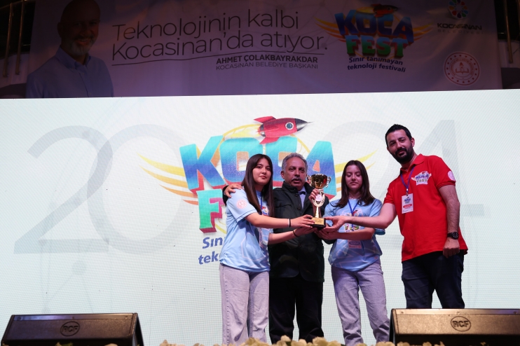 BAŞKAN ÇOLAKBAYRAKDAR, “KOCAFEST İLE DİKTİĞİMİZ DİJİTAL FİDANLAR, ÜLKEMİZE BÜYÜK KATKI SAĞLAYACAK”