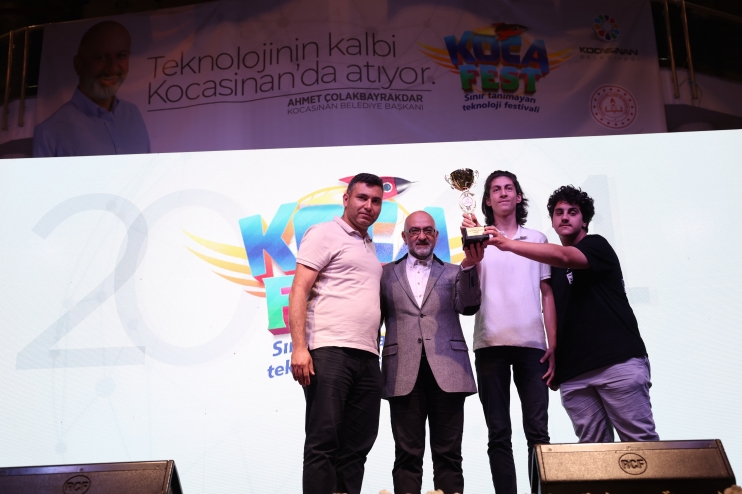 BAŞKAN ÇOLAKBAYRAKDAR, “KOCAFEST İLE DİKTİĞİMİZ DİJİTAL FİDANLAR, ÜLKEMİZE BÜYÜK KATKI SAĞLAYACAK”