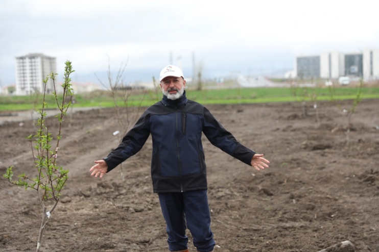 BAŞKAN ÇOLAKBAYRAKDAR, “KAYSERİ’NİN İLK MEYVE BAHÇELİ PARKI İLE ÇOCUKLAR DALINDAN MEYVE YEME İMKANI BULACAK”