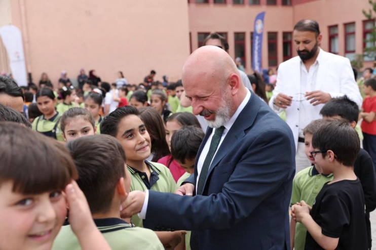 BAŞKAN ÇOLAKBAYRAKDAR, “HİZMETLERİMİZLE ÇOCUKLARIMIZIN GELECEĞİNİ İNŞA EDİYORUZ”