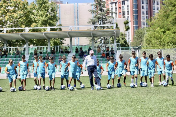 BAŞKAN ÇOLAKBAYRAKDAR, “HER ZAMAN YANINDA OLDUĞUMUZ GENÇLER İÇİN NE YAPSAK AZDIR”
