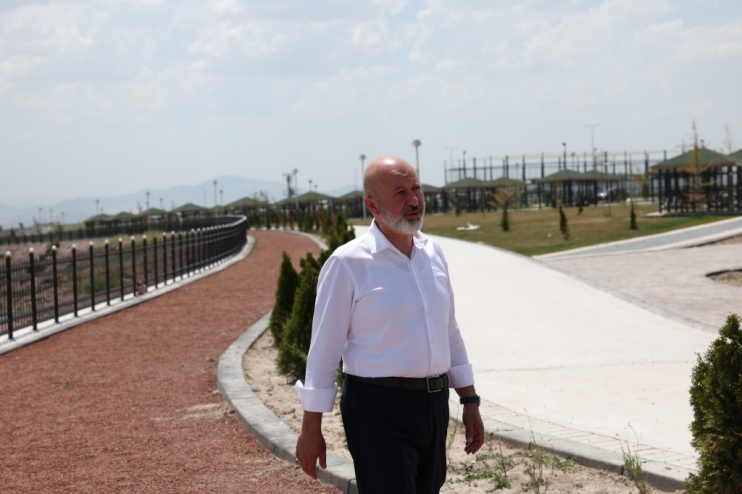 BAŞKAN ÇOLAKBAYRAKDAR, "EN GÜZEL ŞEHİR MANZARALI MİLLET BAHÇESİ, 7DEN 70E HERKESİN FAVORİ ADRESİ OLACAK"