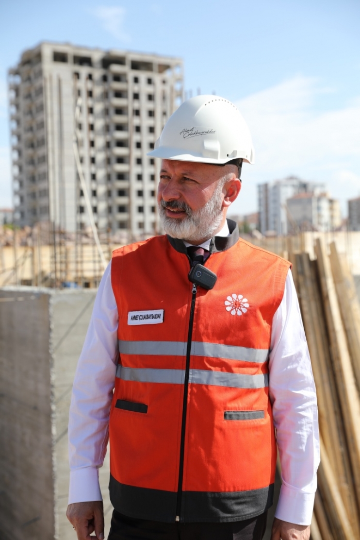 BAŞKAN ÇOLAKBAYRAKDAR, “TÜRKİYE’DE KENDİ İMKÂNLARIYLA DÖNÜŞÜM YAPAN TEK BELEDİYEYİZ”