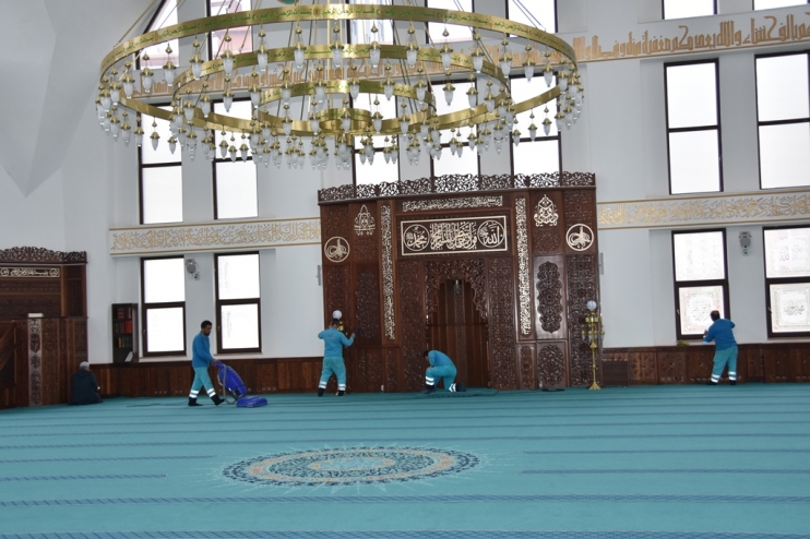 KOCASİNAN’DA CAMİLER GÜL KOKUYOR