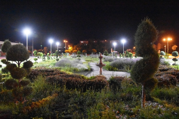 KOCASİNAN’IN ESTETİK GÖRÜNÜMLÜ PARKLARI GÖRSEL ŞÖLEN SUNUYOR