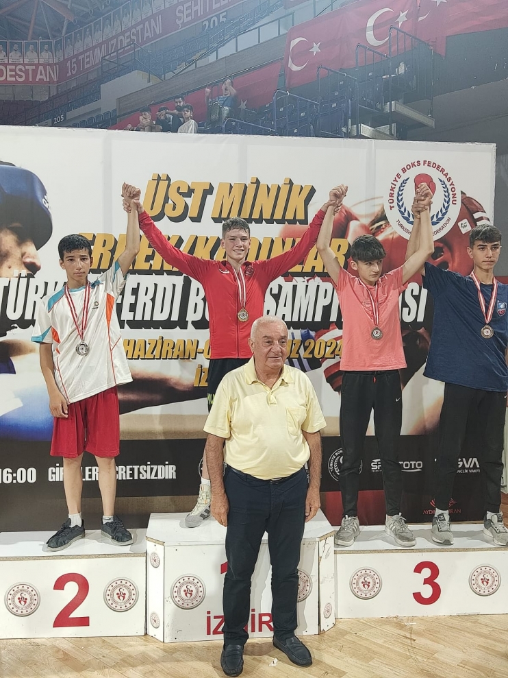KOCASİNAN’IN BOKS SPORCUSU MUHAMMET ALİ TAYYAR TÜRKİYE ŞAMPİYONU OLDU