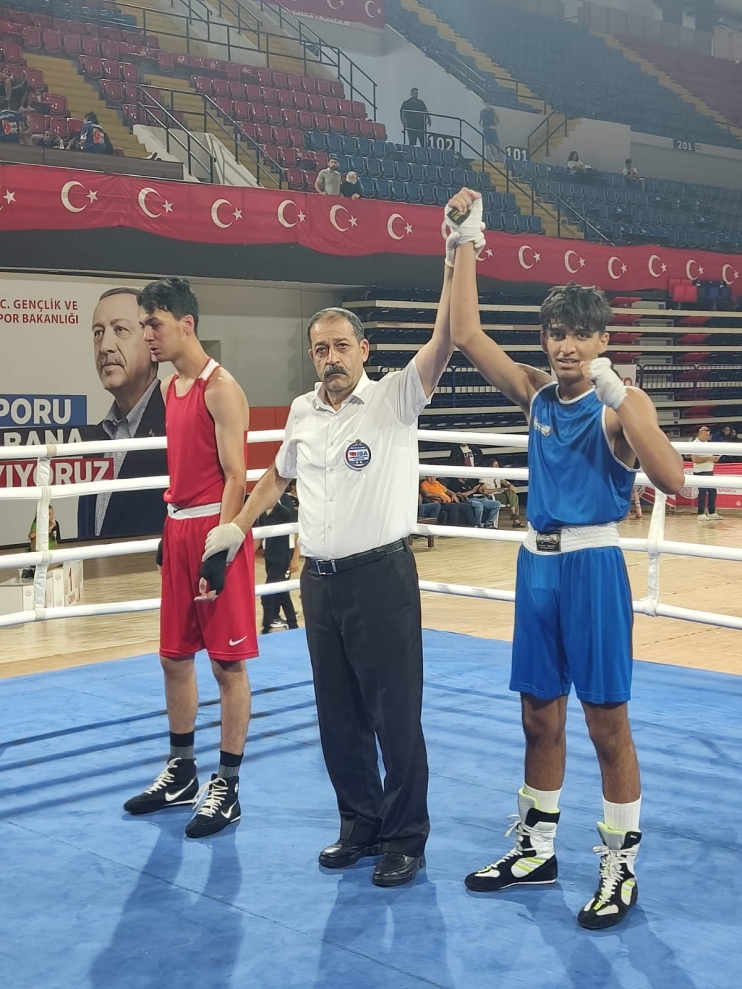 KOCASİNAN’IN BOKS SPORCUSU MUHAMMET ALİ TAYYAR TÜRKİYE ŞAMPİYONU OLDU