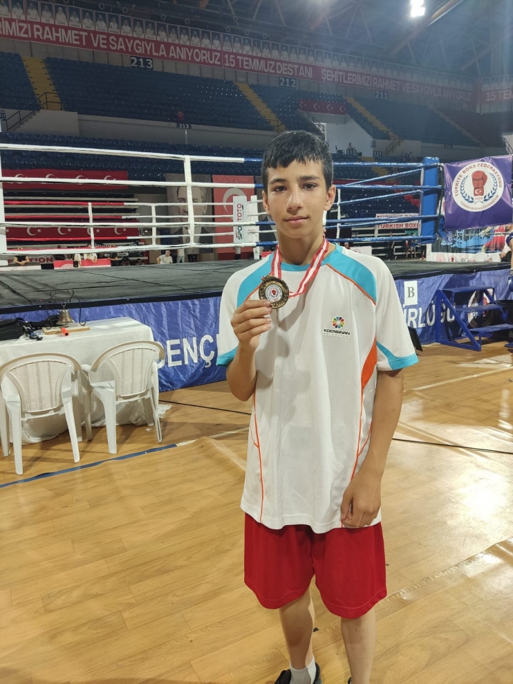 KOCASİNAN’IN BOKS SPORCUSU MUHAMMET ALİ TAYYAR TÜRKİYE ŞAMPİYONU OLDU