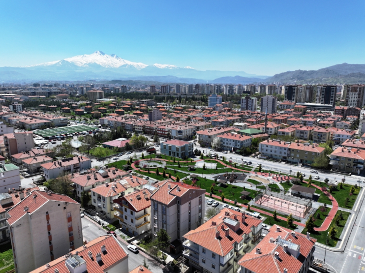 BAŞKAN ÇOLAKBAYRAKDAR, “GELECEĞİN BİLİM ADAMLARINI VE MÜHENDİSLERİNİ YETİŞTİRIYORUZ”