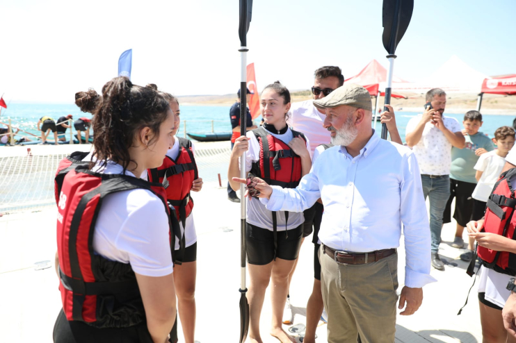 BAŞKAN ÇOLAKBAYRAKDAR, “SU SPORLARI HER ÇEŞİDİNİN YAPILABİLECEĞİ MUHTEŞEM TESİS, HAYIRLI OLSUN”