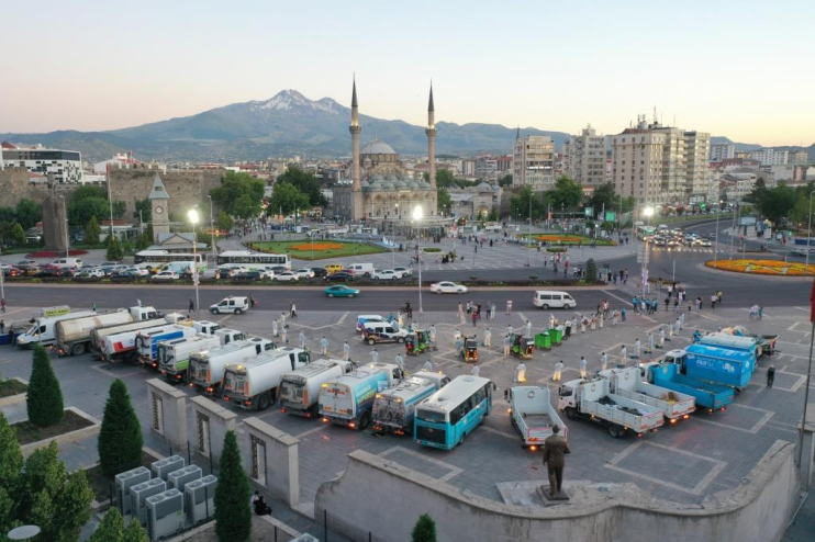 DAHA TEMİZ BİR KOCASİNAN İÇİN TEMİZLİK SEFERBERLİĞİ SÜRÜYOR