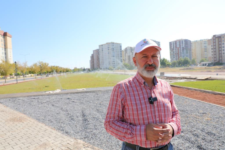 BAŞKAN ÇOLAKBAYRAKDAR, "OTOMATİK SULAMA İLE SU VE ENERJİ TASARRUFU SAĞLIYORUZ"