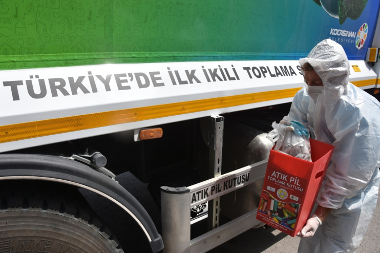 BAŞKAN ÇOLAKBAYRAKDAR, “TÜRKİYE’DE İLK OLAN SİSTEMLE GERİ DÖNÜŞÜME BÜYÜK KATKI SAĞLIYORUZ”