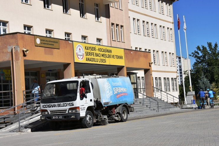 KOCASİNAN’DA OKULLAR ÖĞRENCİLER İÇİN HAZIRLANIYOR