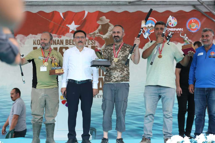KOCASİNAN’IN ‘GELENEKSEL KUŞÇU OLTA BALIKÇILIĞI YARIŞMASI’ TAMAMLANDI 