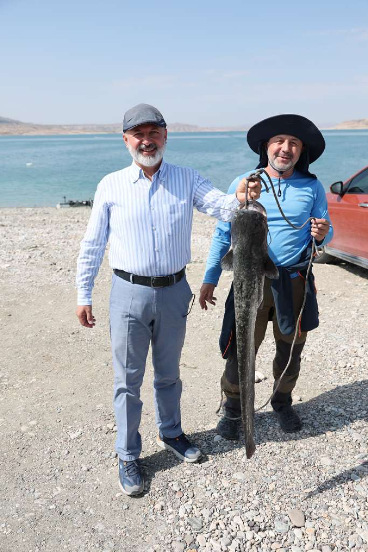 KOCASİNAN’IN ‘GELENEKSEL KUŞÇU OLTA BALIKÇILIĞI YARIŞMASI’ TAMAMLANDI 