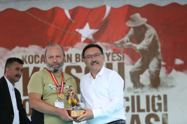 KOCASİNAN’IN ‘GELENEKSEL KUŞÇU OLTA BALIKÇILIĞI YARIŞMASI’ TAMAMLANDI 