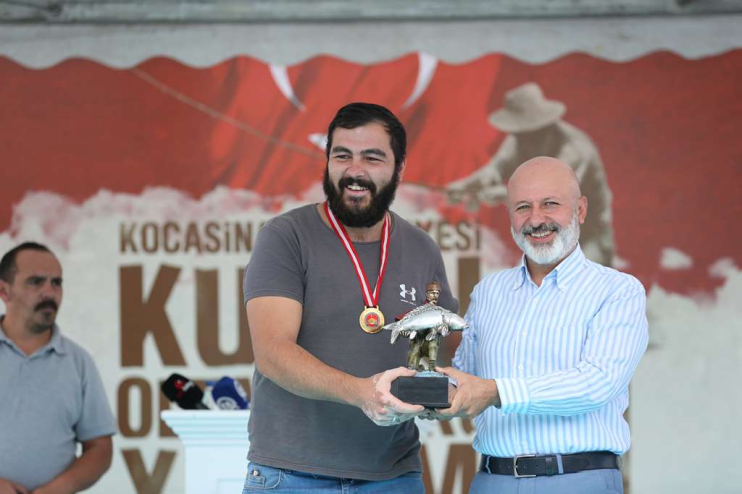 KOCASİNAN’IN ‘GELENEKSEL KUŞÇU OLTA BALIKÇILIĞI YARIŞMASI’ TAMAMLANDI 