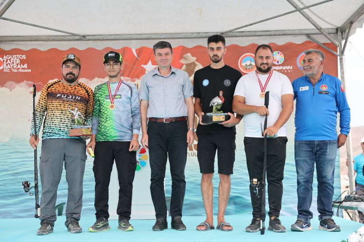 KOCASİNAN’IN ‘GELENEKSEL KUŞÇU OLTA BALIKÇILIĞI YARIŞMASI’ TAMAMLANDI 
