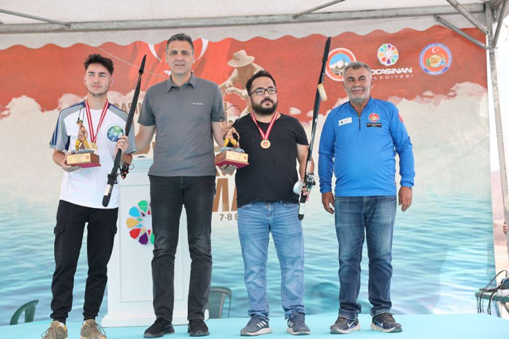 KOCASİNAN’IN ‘GELENEKSEL KUŞÇU OLTA BALIKÇILIĞI YARIŞMASI’ TAMAMLANDI 