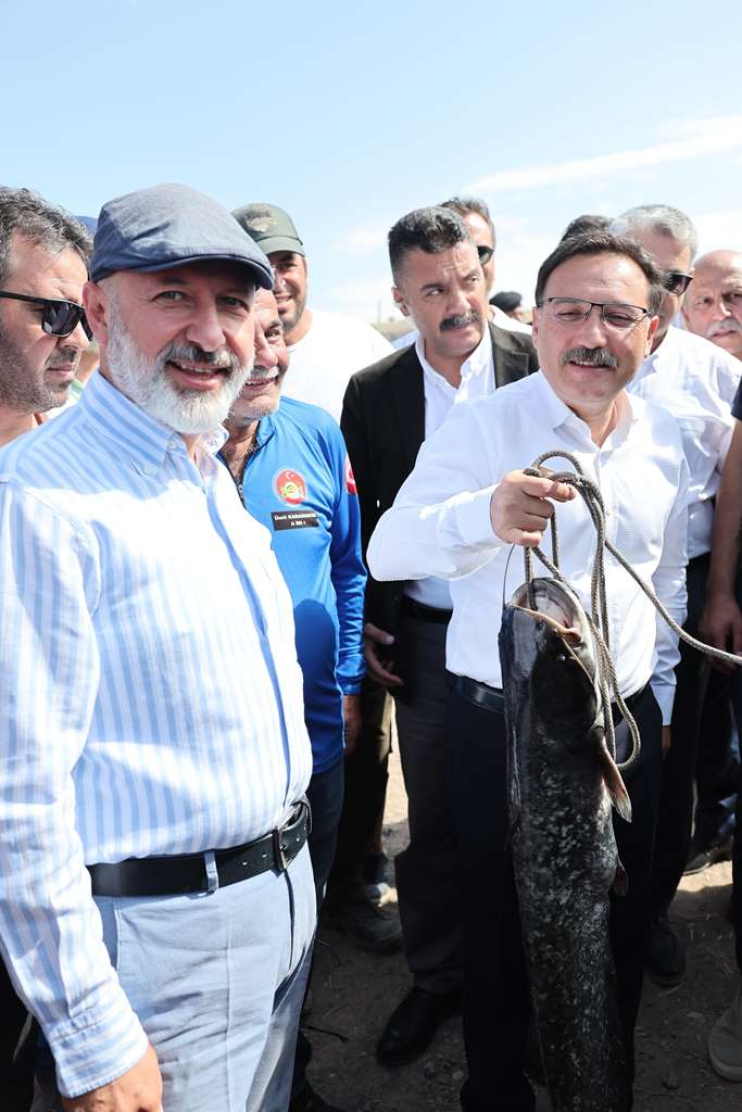 KOCASİNAN’IN ‘GELENEKSEL KUŞÇU OLTA BALIKÇILIĞI YARIŞMASI’ TAMAMLANDI 