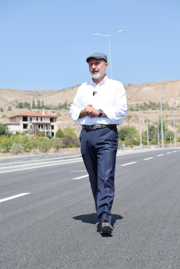 BAŞKAN ÇOLAKBAYRAKDAR, “İMARSIZ YERDEN ASFALTLI MODERN BİR GÜZERGÂHA DÖNÜŞTÜRDÜK”