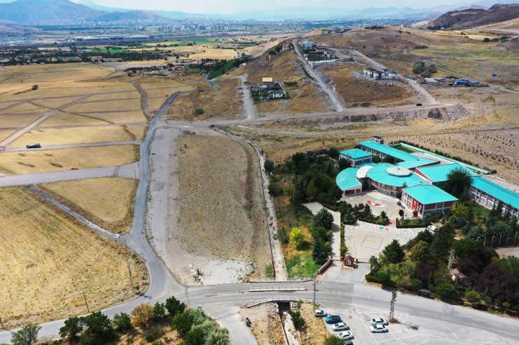 BAŞKAN ÇOLAKBAYRAKDAR, “İMARSIZ YERDEN ASFALTLI MODERN BİR GÜZERGÂHA DÖNÜŞTÜRDÜK”