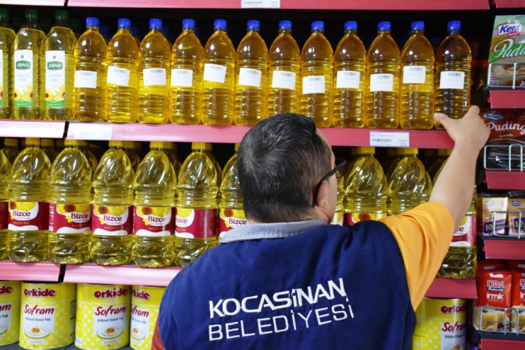 BAŞKAN ÇOLAKBAYRAKDARIN EKİMİNİ VE HASADINI YAPTIĞI ASPİR YAĞI, VATANDAŞLARA ÜCRETSİZ OLARAK DAĞITILIYOR