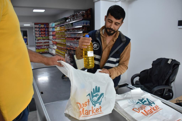 BAŞKAN ÇOLAKBAYRAKDARIN EKİMİNİ VE HASADINI YAPTIĞI ASPİR YAĞI, VATANDAŞLARA ÜCRETSİZ OLARAK DAĞITILIYOR