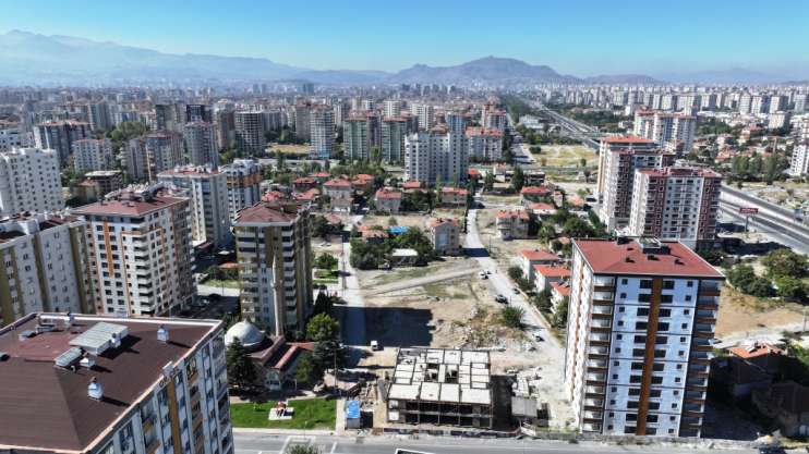 BAŞKAN ÇOLAKBAYRAKDAR, “DÖNÜŞÜMLE GECEKONDULAR TARİH OLUYOR, MODERN YAŞAM ALANLARI İNŞA EDİYORUZ”