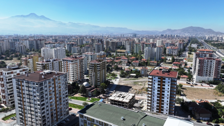 BAŞKAN ÇOLAKBAYRAKDAR, “DÖNÜŞÜMLE GECEKONDULAR TARİH OLUYOR, MODERN YAŞAM ALANLARI İNŞA EDİYORUZ”
