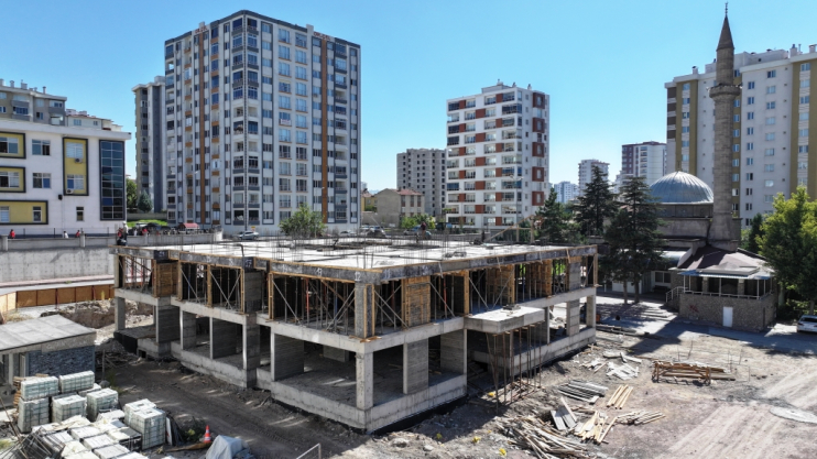 BAŞKAN ÇOLAKBAYRAKDAR, “DÖNÜŞÜMLE GECEKONDULAR TARİH OLUYOR, MODERN YAŞAM ALANLARI İNŞA EDİYORUZ”