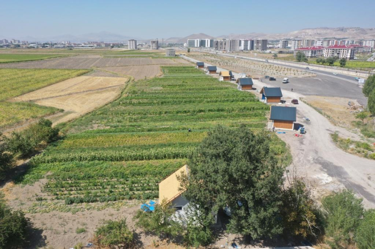 BAŞKAN ÇOLAKBAYRAKDAR, “KAYSERİMİZDE TEK OLAN ŞEHİR MERKEZİ MODELİYLE TÜRKİYENİN TARIMSAL GELECEĞİNİ ŞEKİLLENDİRİYORUZ”