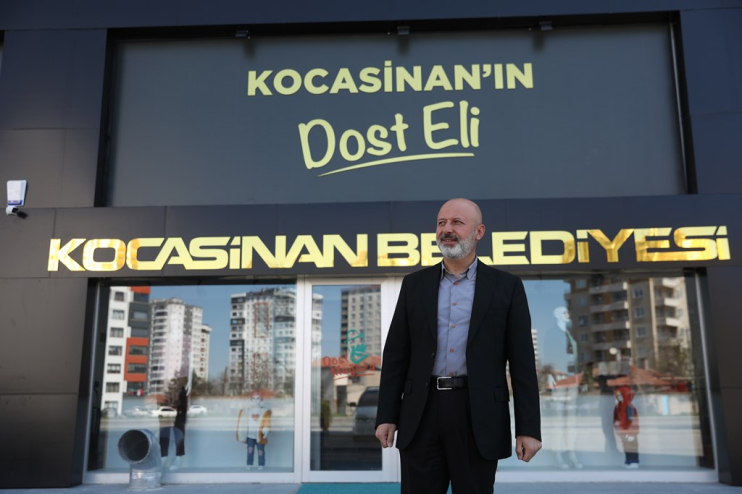 KOCASİNAN BELEDİYESİ, ASIRLIK FATMA NİNEYE EVDE SAĞLIK VE YEMEK DESTEĞİ SAĞLIYOR