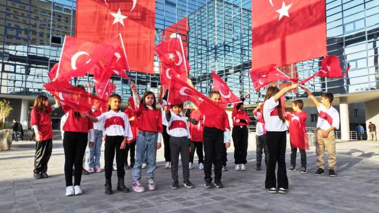 BAŞKAN ÇOLAKBAYRAKDARDAN MİLLİ TAKIMA "BİZİM ÇOCUKLAR" DESTEĞİ
