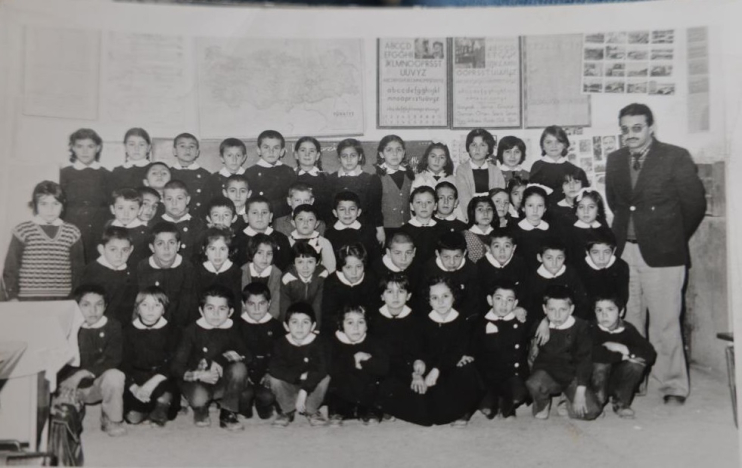 BAŞKAN ÇOLAKBAYRAKDAR, İLKOKUL ÖĞRETMENİYLE DUYGUSAL BİR BULUŞMA GERÇEKLEŞTİRDİ