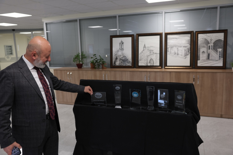 BAŞKAN ÇOLAKBAYRAKDAR, “TARİHİ YAPILARIN KORUNMASINA YÖNELİK ÇALIŞMALARIMIZ, ÖDÜLLERLE TAÇLANDIRILMAKTADIR”