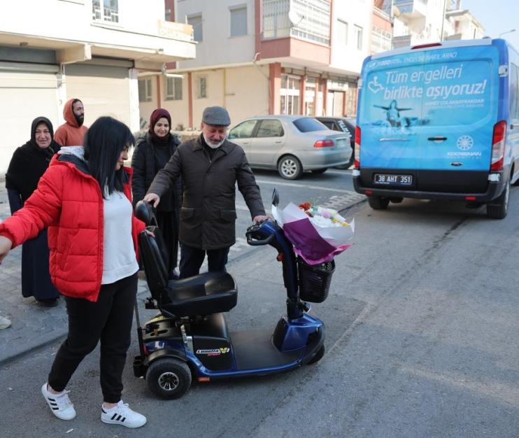 BAŞKAN ÇOLAKBAYRAKDAR, RABİA YAĞMURUN HAYALİNİ GERÇEKLEŞTİREREK MUTLULUĞUNA ORTAK OLDU