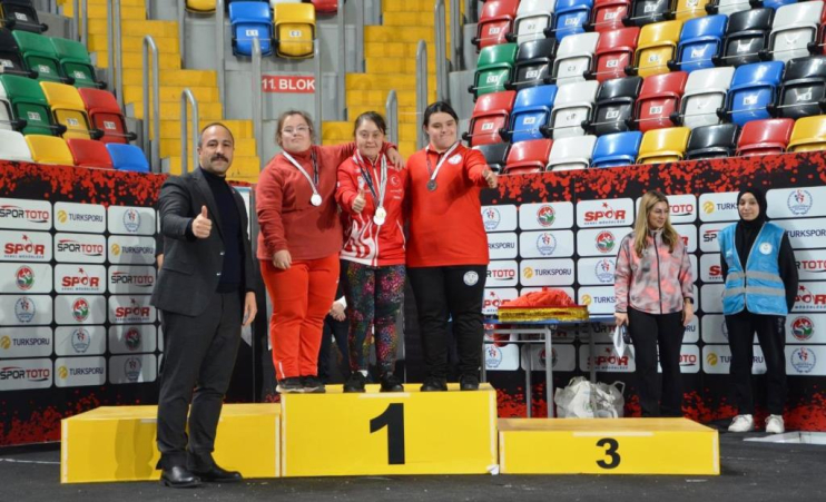KOCASİNAN’IN ÖZEL SPORCUSU BETÜL SOLMAZ, TÜRKİYE ÜÇÜNCÜSÜ OLDU